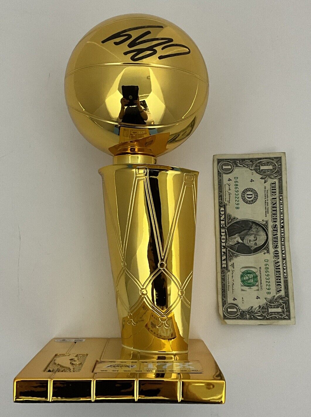 SHAQUILLE O'NEAL SIGNED 12" LAKERS 17X NBA CHAMPIONS REPLICA TROPHY BAS 1W489169