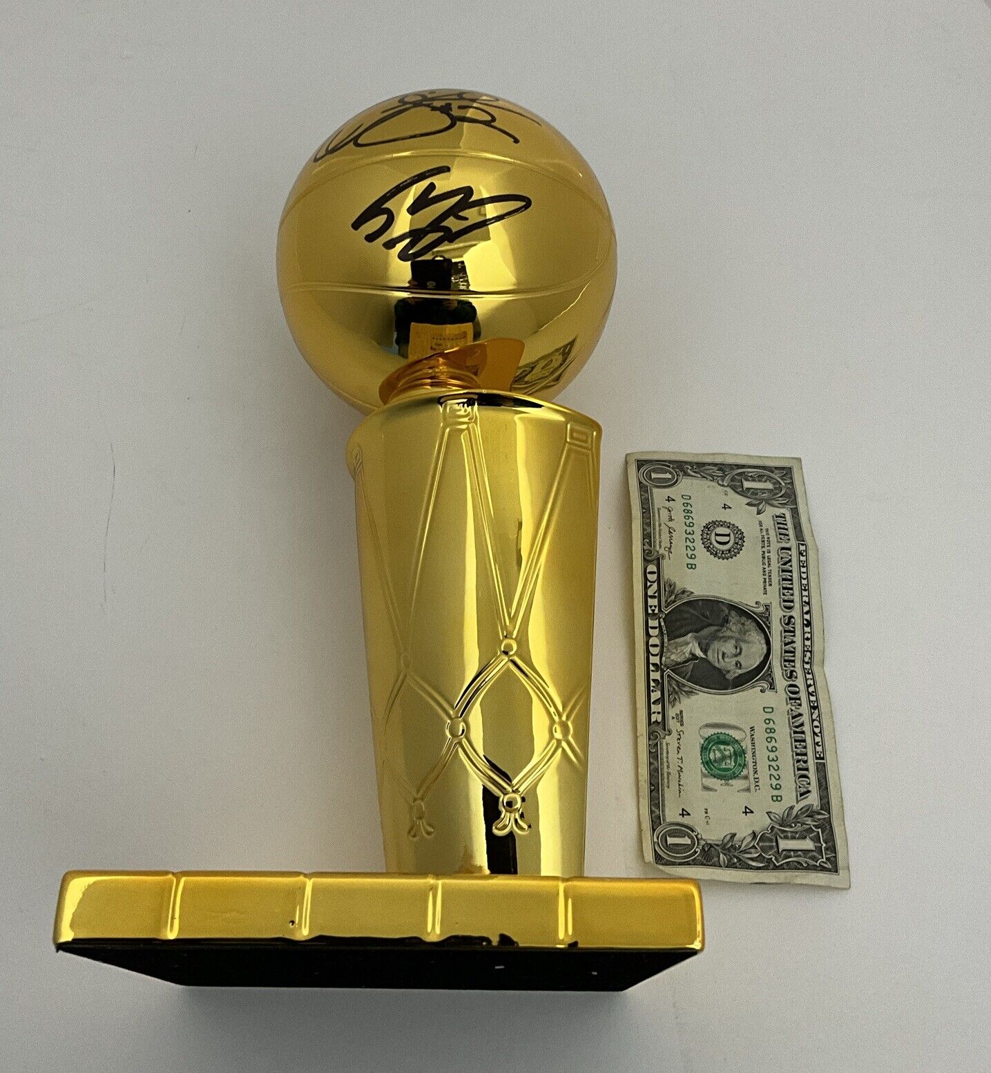 SHAQUILLE O'NEAL DEREK FISHER ROBERT HORRY SIGNED 12" LAKERS TROPHY BAS W128475