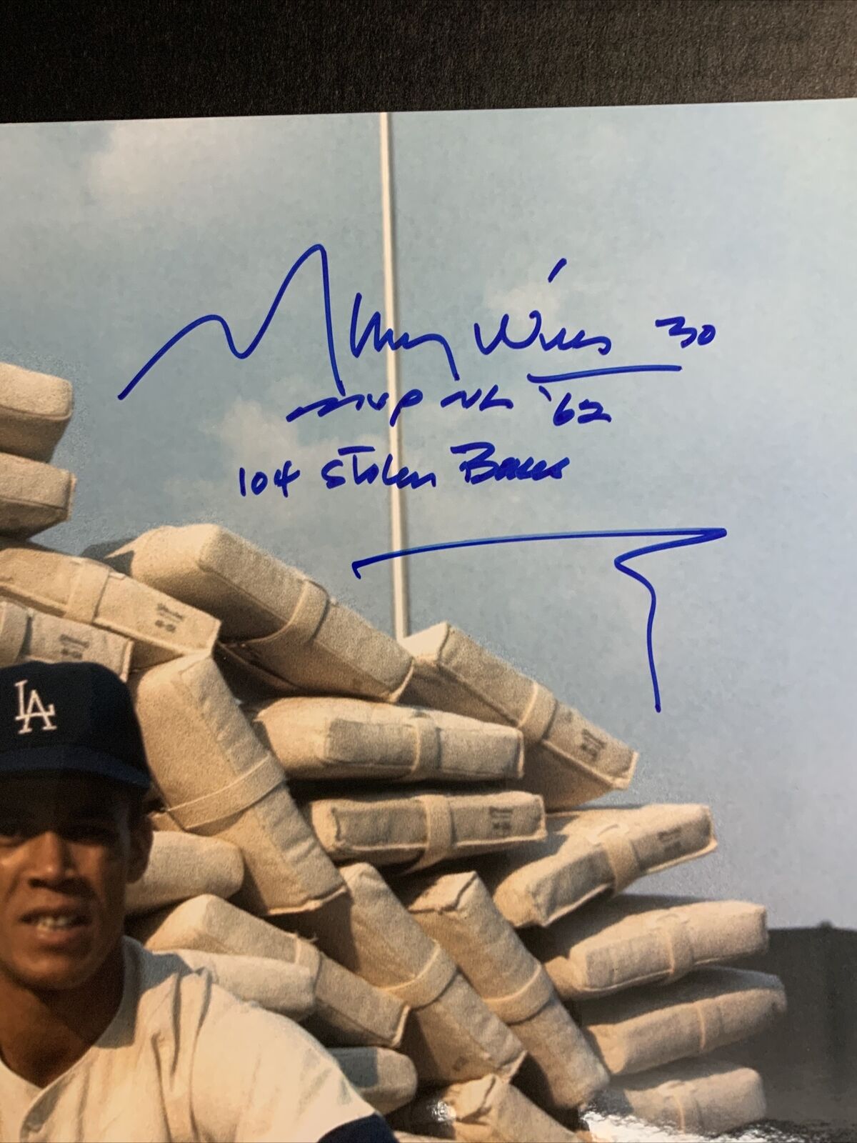 DODGERS MAURY WILLS SIGNED 16X20 PHOTO "104 STOLEN BASES & MVP NL 62" PSA COA