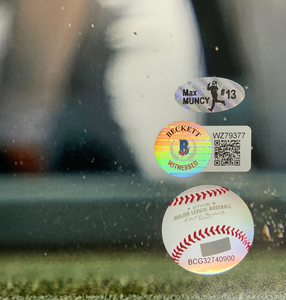 MAX MUNCY DODGERS SIGNED 16X20 PHOTO VS MADBUM "GET IT OUT OF THE OCEAN" BAS