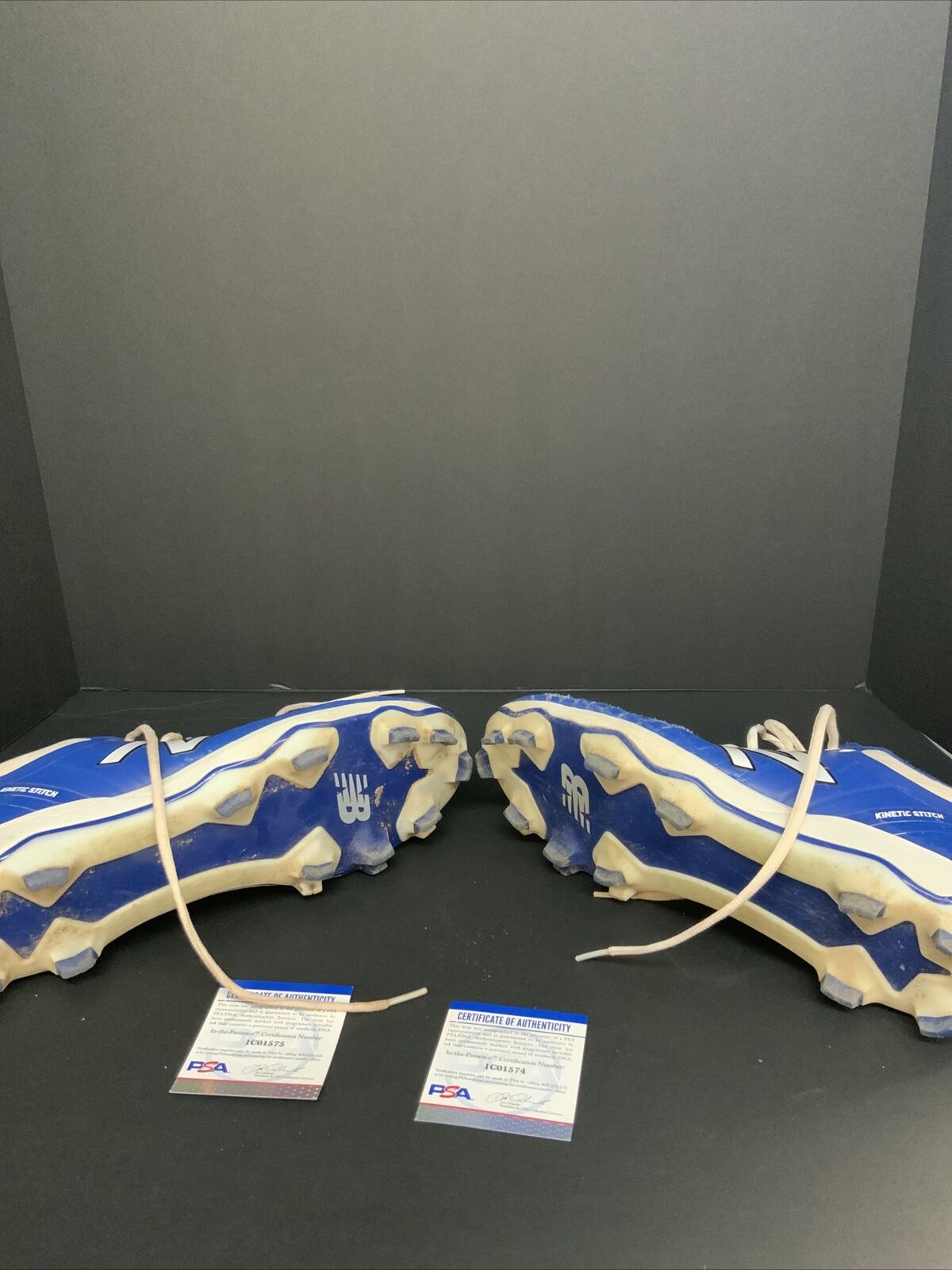 CHRIS TAYLOR DODGERS SIGNED GAME USED CLEATS PSA WITNESS COA 1C01574/75