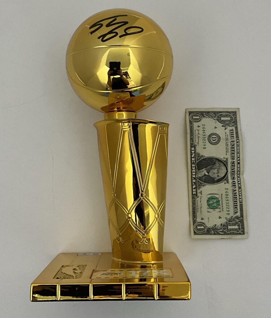 SHAQUILLE O'NEAL SIGNED 12" LAKERS 17X NBA CHAMPIONS REPLICA TROPHY BAS 1W489173