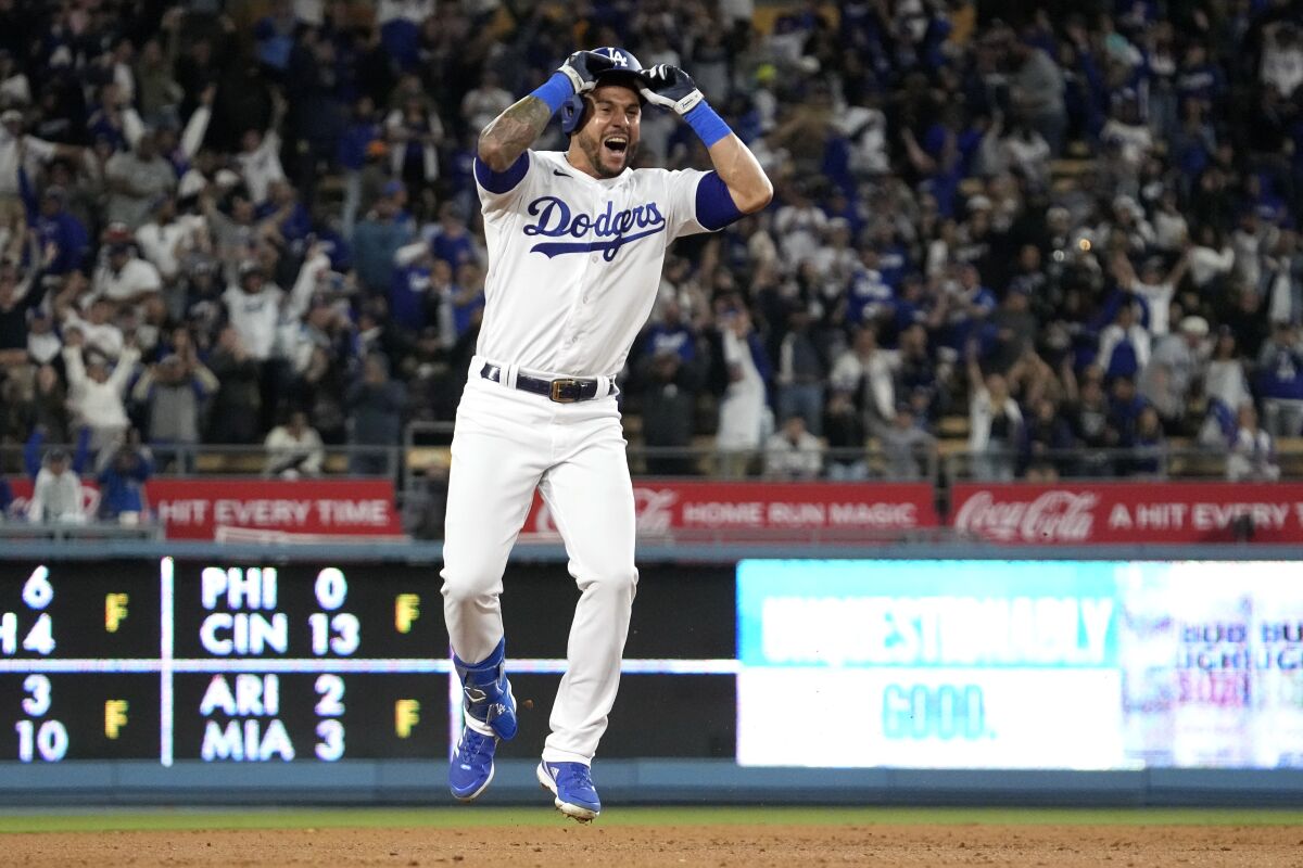 Dodgers News: David Peralta Admits Signing With LA Was 'A Little Weird