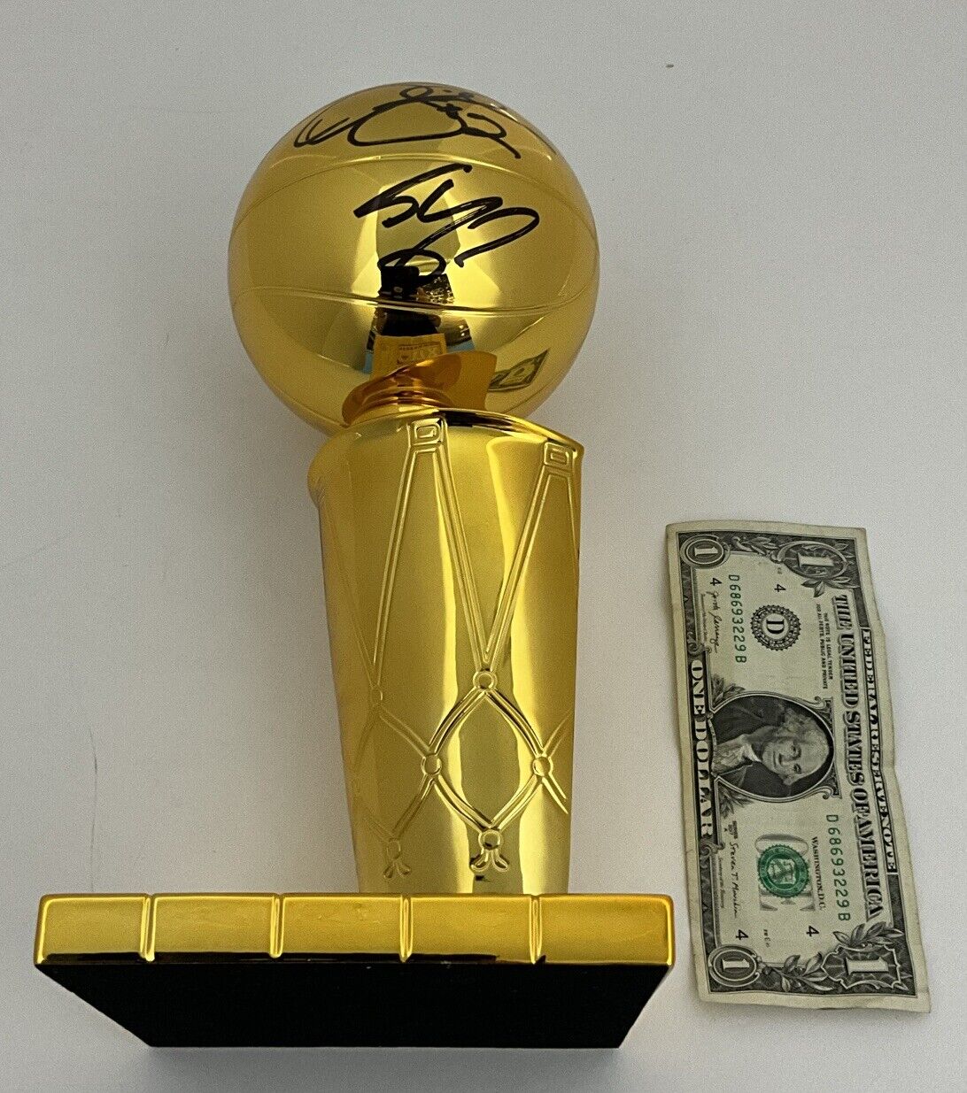 SHAQUILLE O'NEAL DEREK FISHER ROBERT HORRY SIGNED 12" LAKERS TROPHY BAS W128476