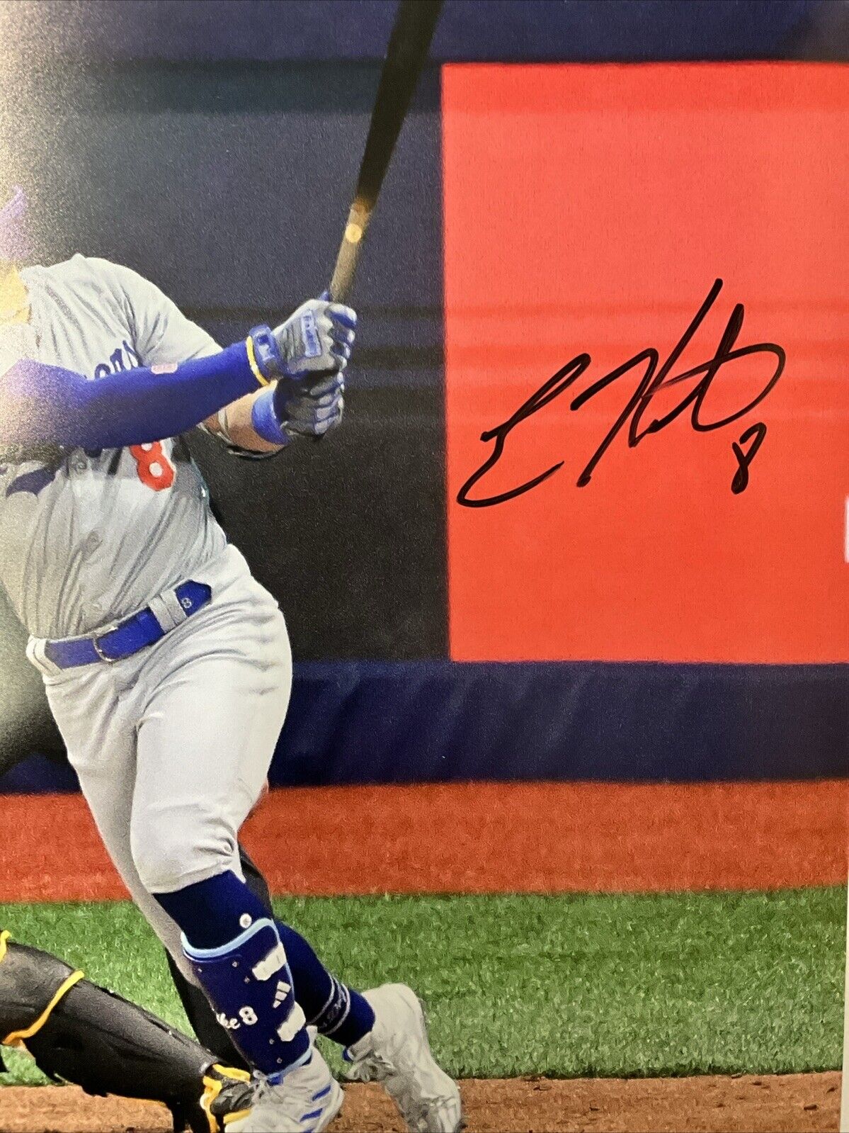 KIKE HERNANDEZ DODGERS SIGNED 16X20 2024 KOREA SERIES HITTING
