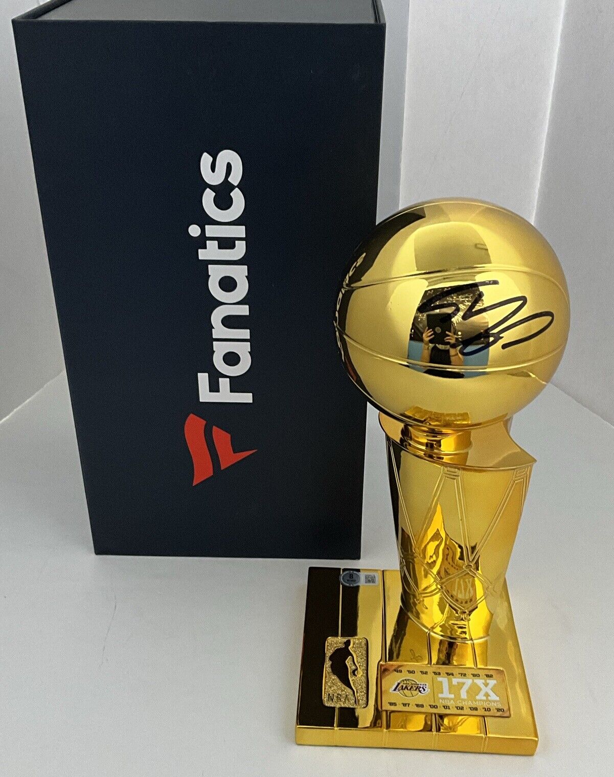 【レア】ラウンドワン　Champion　Trophy SHAQUILLE O'NEAL SIGNED 12