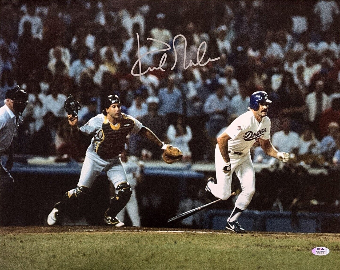 KIRK GIBSON DODGERS SIGNED 88 WORLD SERIES RUNNING TO FIRST BASE 16X20 PHOTO PSA