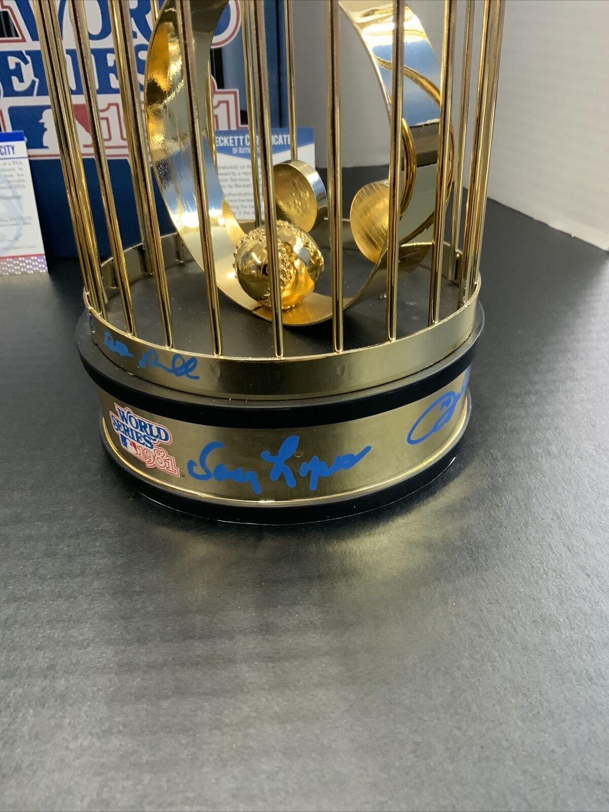 DODGERS 81 WORLD SERIES TROPHY SIGNED BY JERRY REUSS, CEY, GARVEY, LOPES RUSSELL