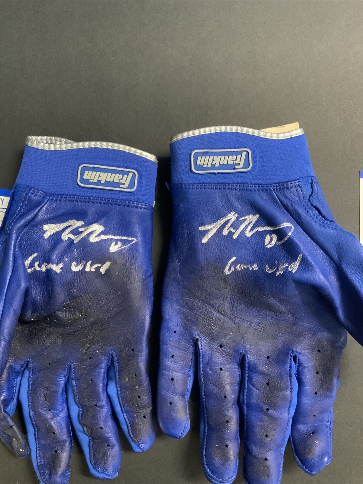 MAX MUNCY DODGERS SIGNED GAME USED BATTING GLOVES PSA WITNESS COA  9A99369/68