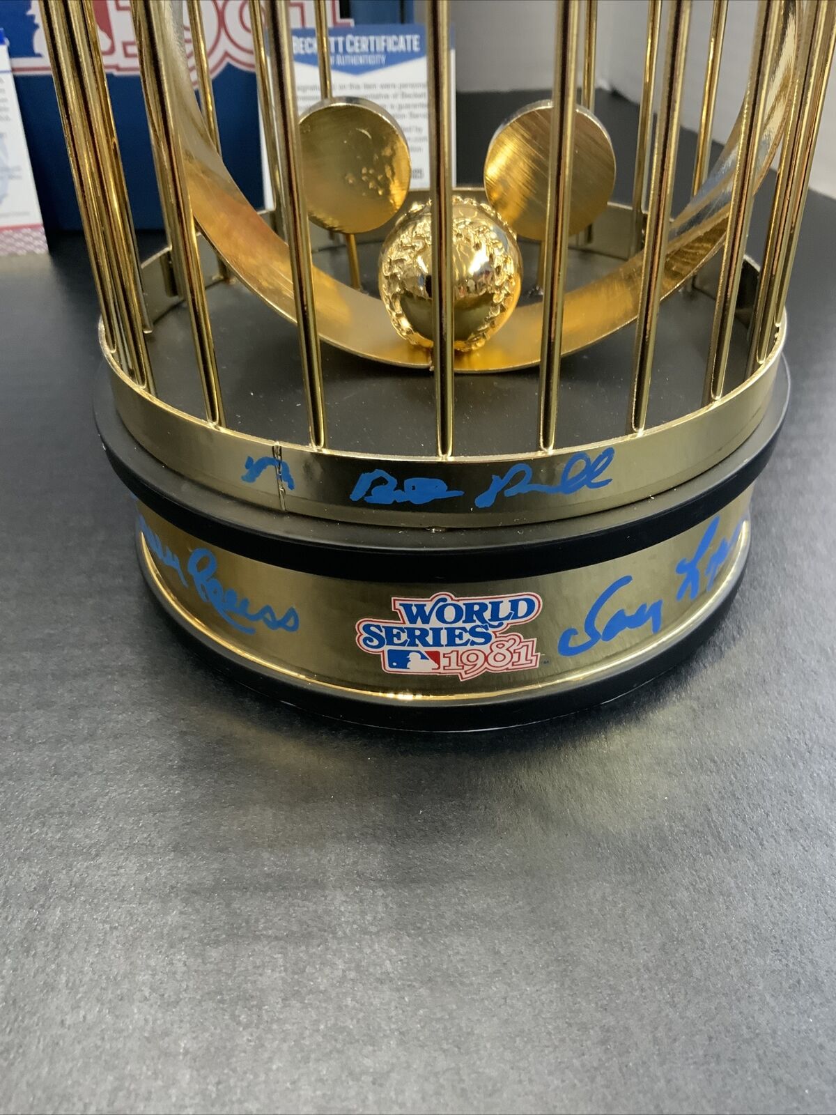 DODGERS 81 WORLD SERIES TROPHY SIGNED BY JERRY REUSS, CEY, GARVEY, LOPES RUSSELL