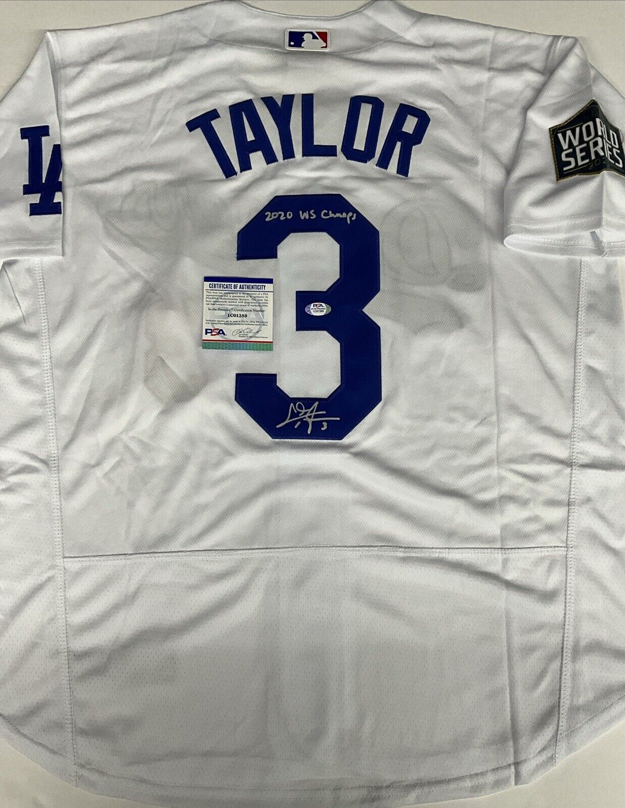 CHRIS TAYLOR DODGERS SIGNED 2020 WORLD SERIES JERSEY "2020 WS CHAMP" PSA 1C01389