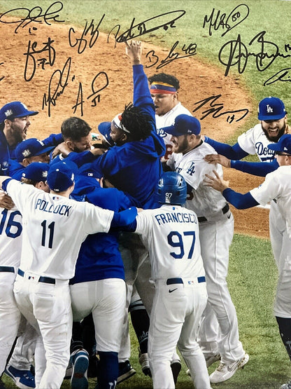 DODGERS 2020 WORLD SERIES FULL TEAM SIGNED 16X20 PHOTO 29 AUTOS PSA 9A48073