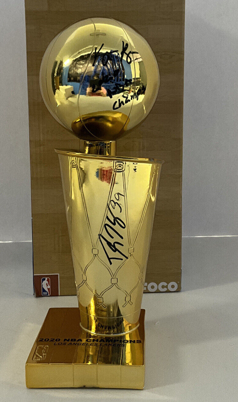 KYLE KUZMA & DWIGTH HOWARD SIGNED 12" NBA TROPHY "2020 NBA CHAMPS" PSA AI81056