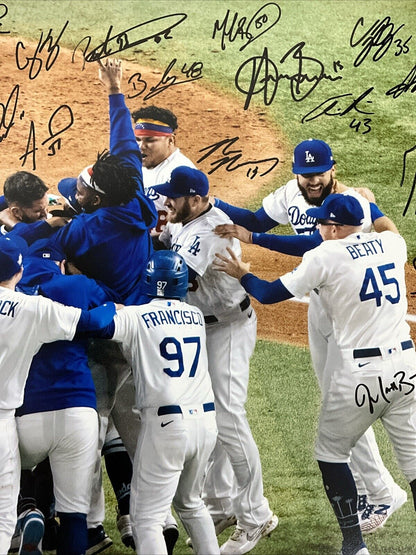 DODGERS 2020 WORLD SERIES FULL TEAM SIGNED 16X20 PHOTO 29 AUTOS PSA 9A48073