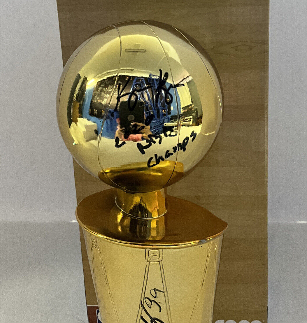 KYLE KUZMA & DWIGTH HOWARD SIGNED 12" NBA TROPHY "2020 NBA CHAMPS" PSA AI81056