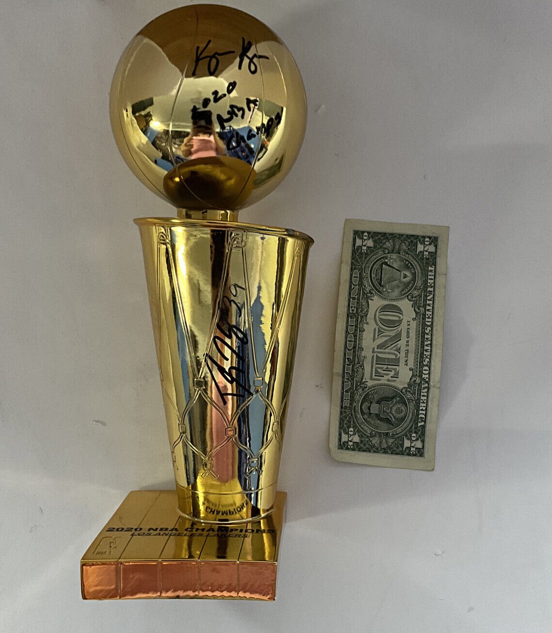 KYLE KUZMA & DWIGTH HOWARD SIGNED 12" NBA TROPHY "2020 NBA CHAMPS" PSA AI81056