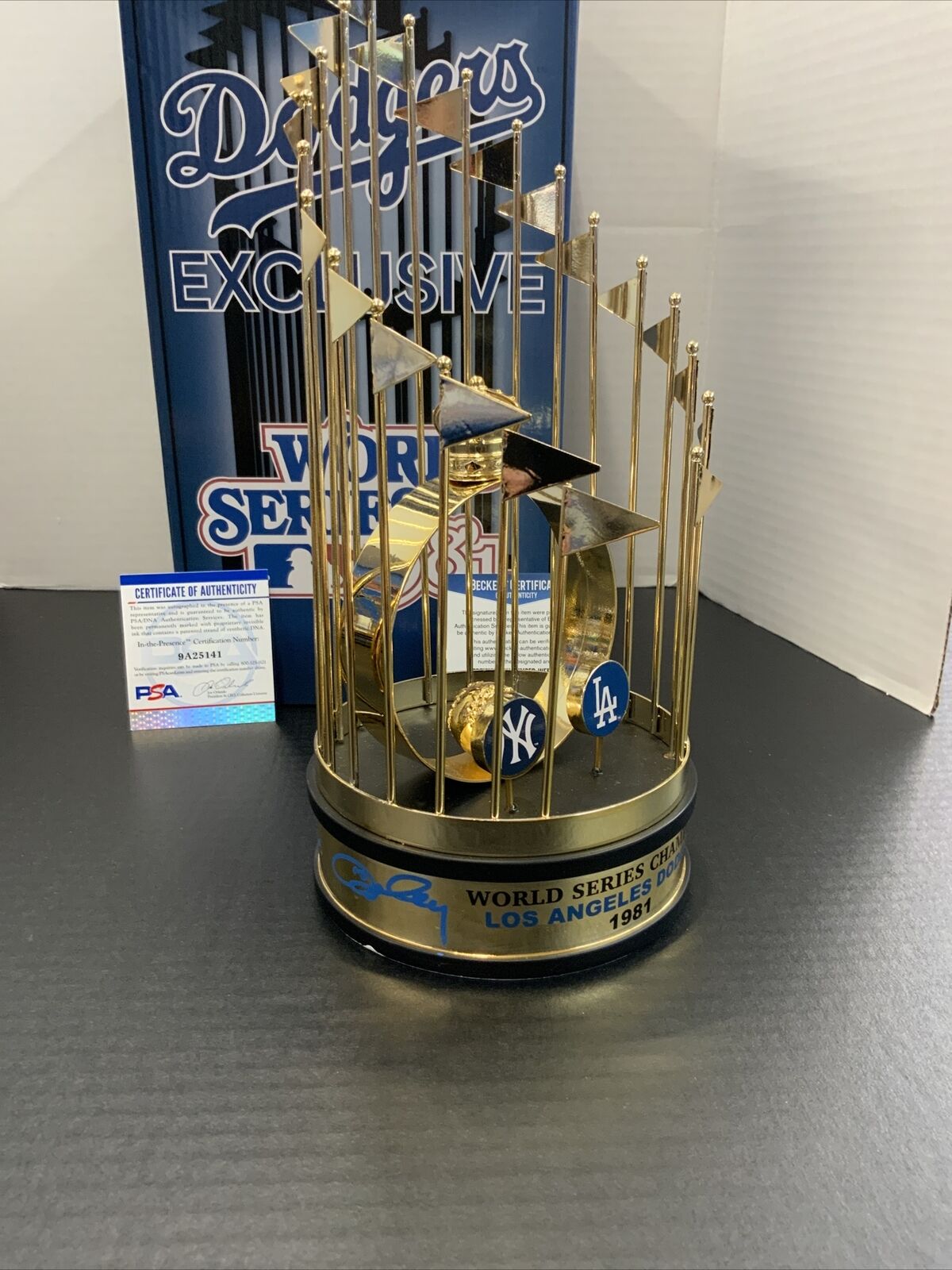 DODGERS 81 WORLD SERIES TROPHY SIGNED BY JERRY REUSS, CEY, GARVEY, LOPES RUSSELL