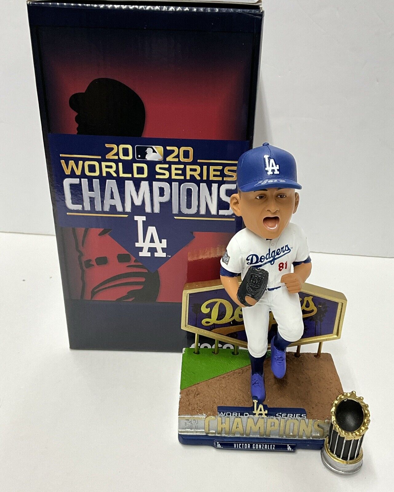 VICTOR GONZALEZ DODGERS SIGNED WS FOCO BOBBLEHEAD "HECHO EN MEXICO" PSA 2C88325