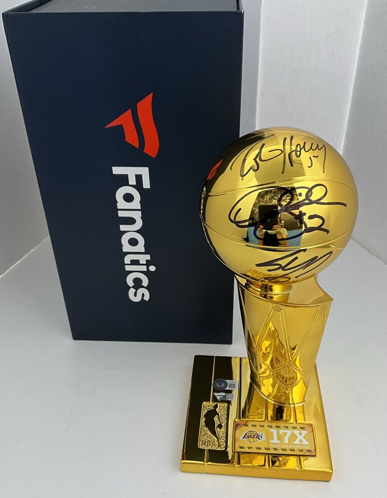 SHAQUILLE O'NEAL DEREK FISHER ROBERT HORRY SIGNED 12" LAKERS TROPHY BAS W128476