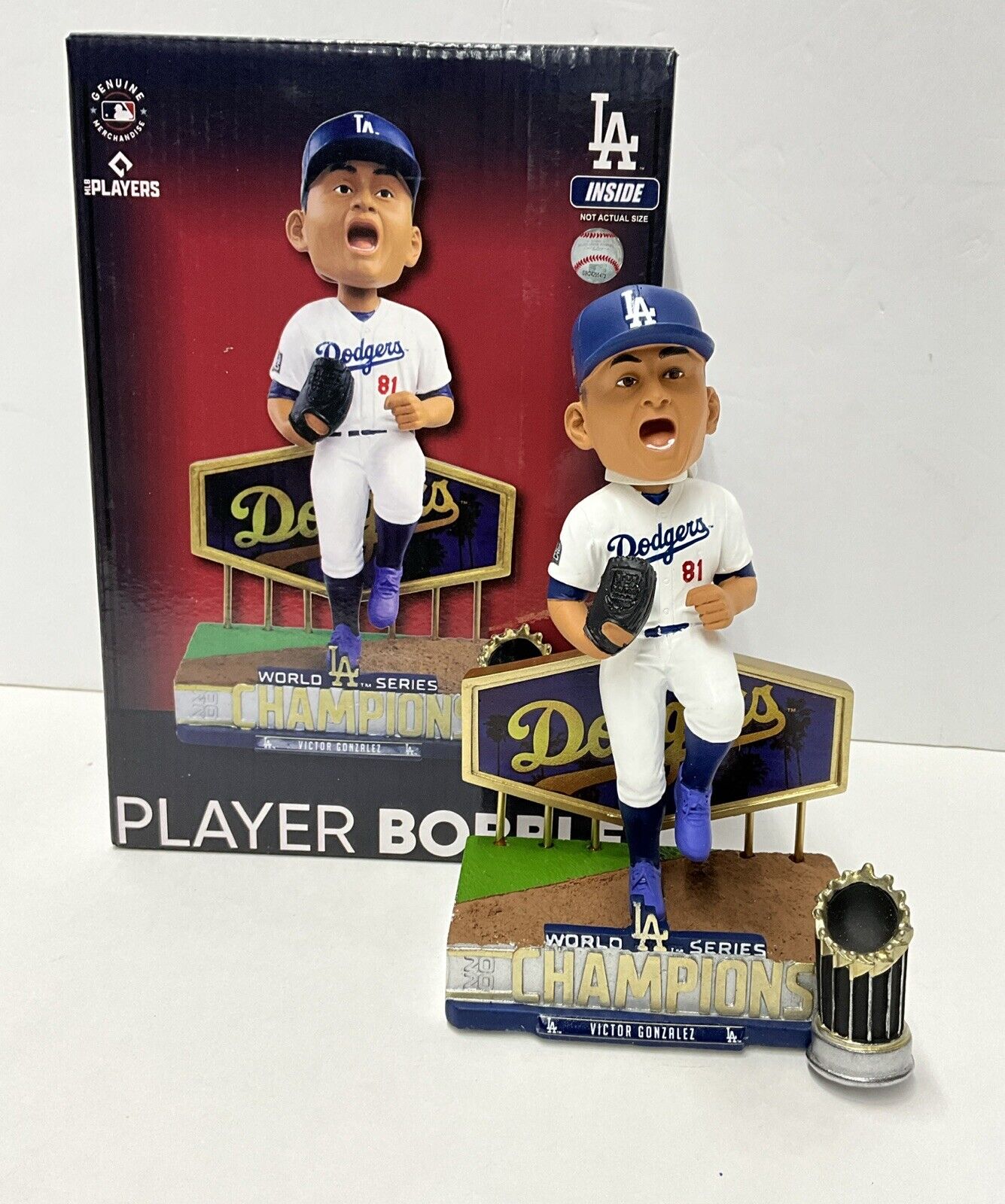 VICTOR GONZALEZ DODGERS SIGNED WS FOCO BOBBLEHEAD "HECHO EN MEXICO" PSA 2C88328