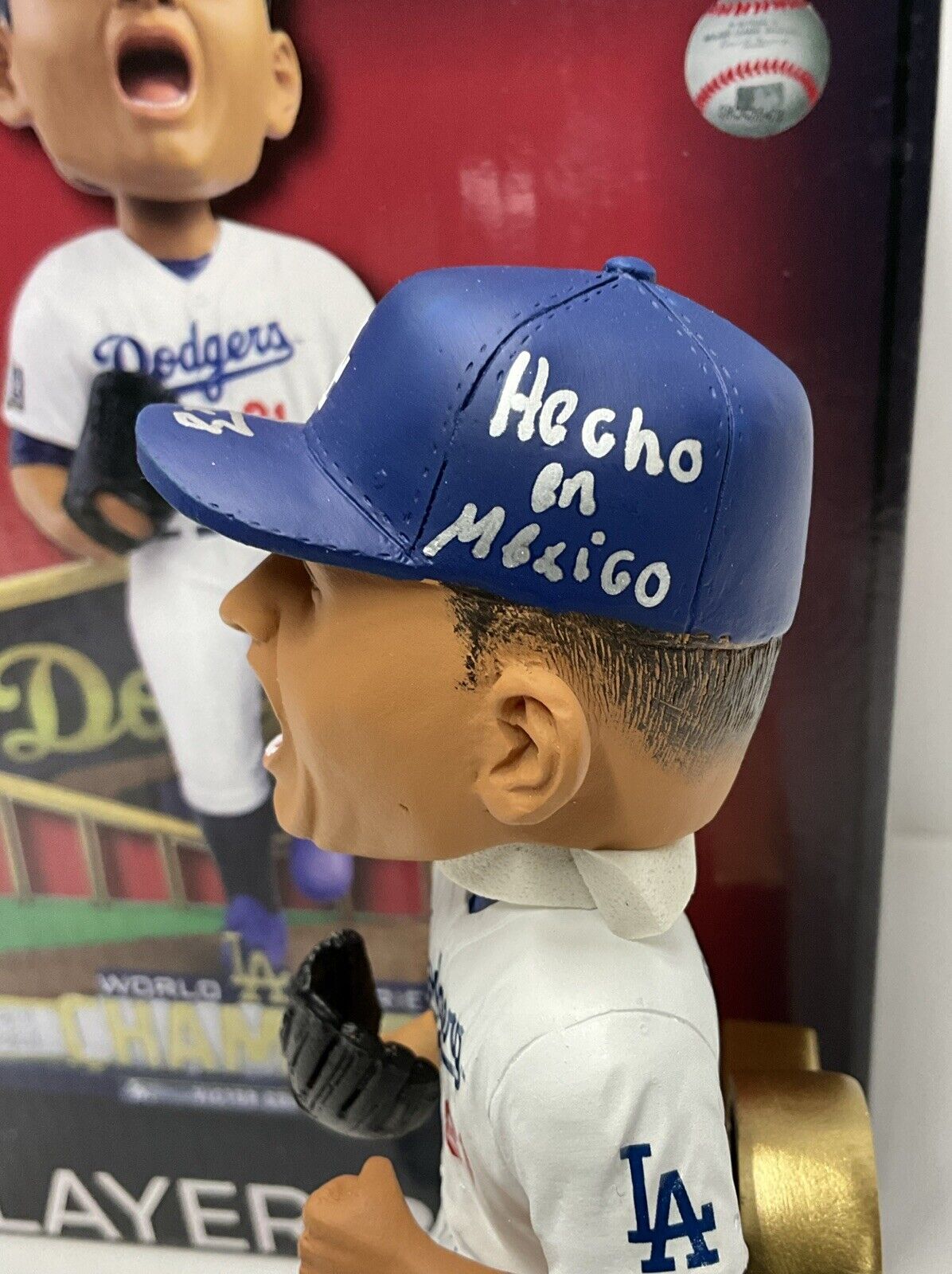 VICTOR GONZALEZ DODGERS SIGNED WS FOCO BOBBLEHEAD "HECHO EN MEXICO" PSA 2C88328