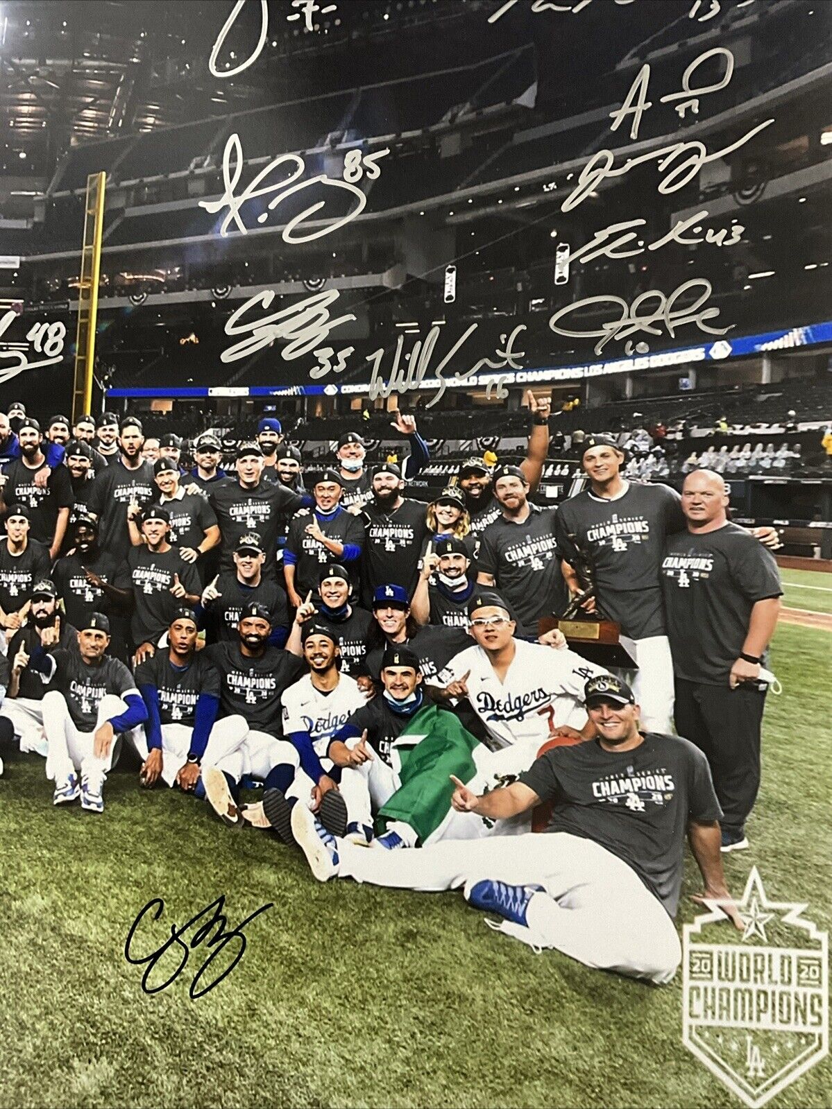 DODGERS 2020 WORLD SERIES FULL TEAM SIGNED 20X24 PHOTO 30 AUTOS PSA 9A48075