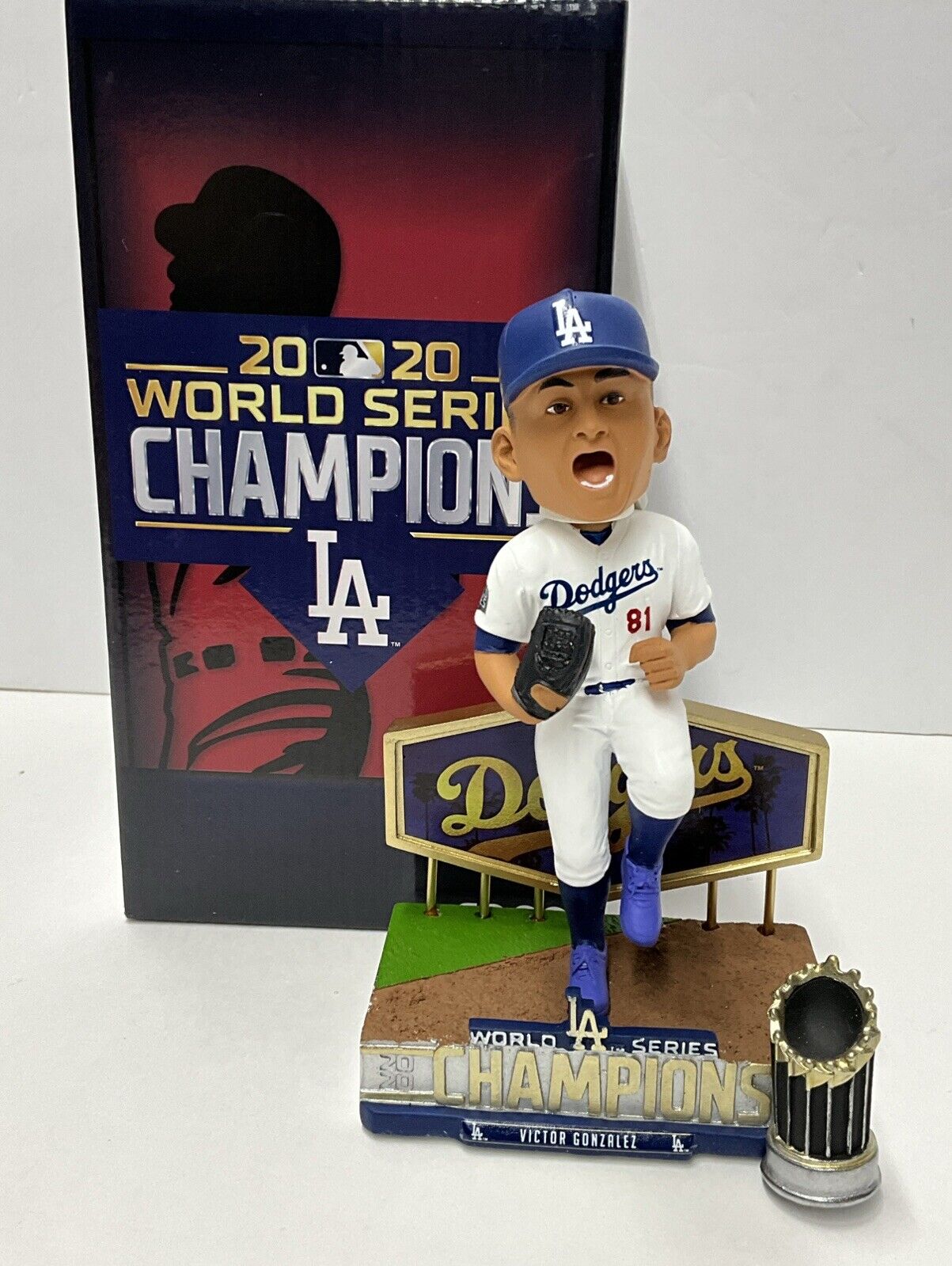 VICTOR GONZALEZ DODGERS SIGNED WS FOCO BOBBLEHEAD "HECHO EN MEXICO" PSA 2C88328