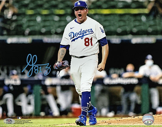 VICTOR GONZALEZ DODGERS SIGNED 2020 WORLD SERIES GAME 6 11X14 PHOTO PSA ITP