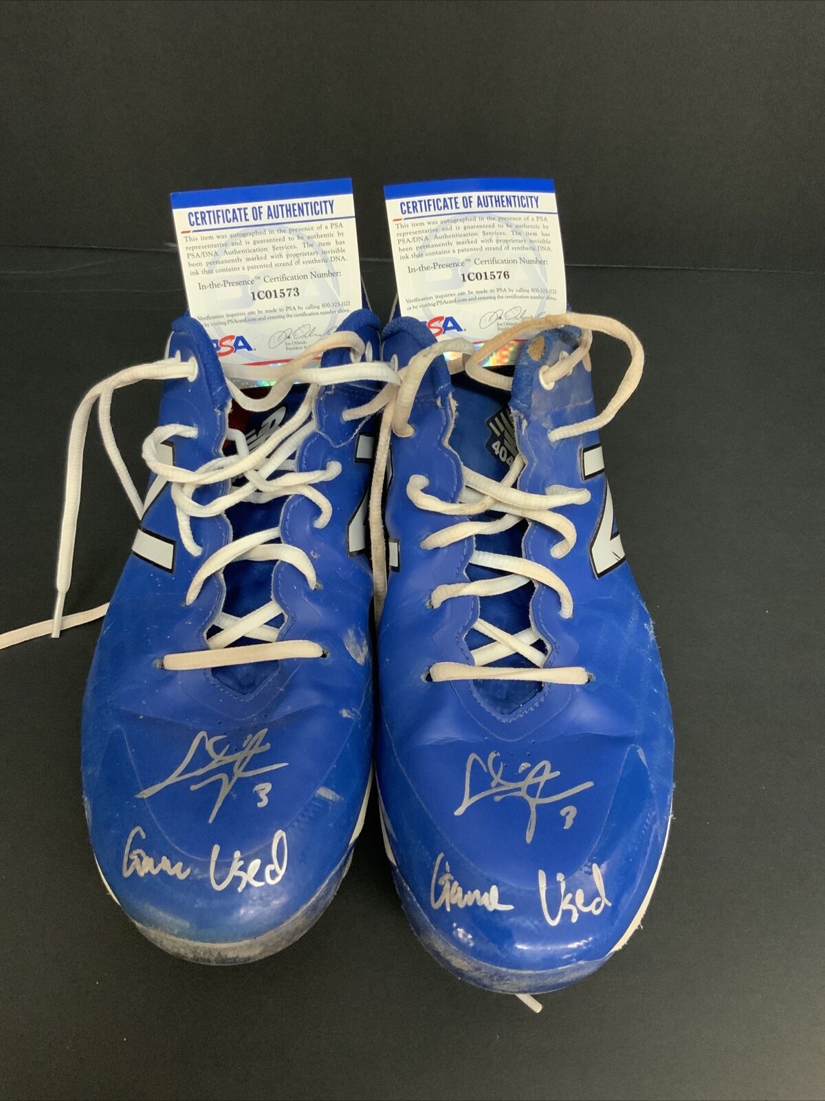 CHRIS TAYLOR  DODGERS SIGNED GAME USED CLEATS PSA WITNESS COA 1C01573/76