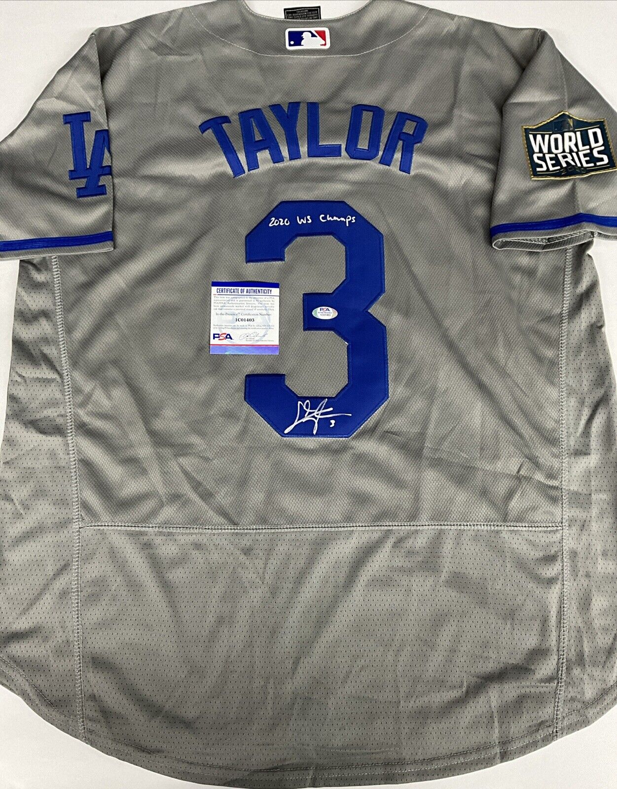 CHRIS TAYLOR DODGERS SIGNED 2020 WORLD SERIES JERSEY "2020 WS CHAMP" PSA 1C01403