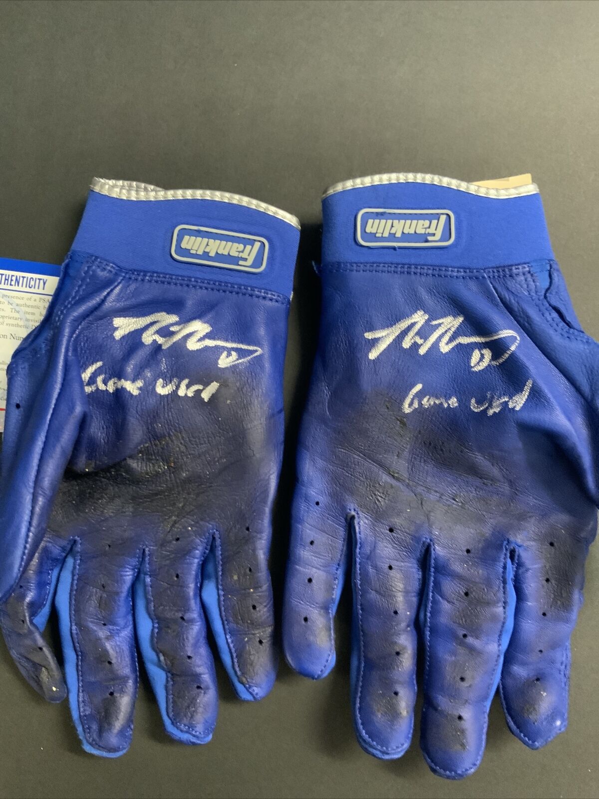 MAX MUNCY DODGERS SIGNED GAME USED BATTING GLOVES PSA WITNESS COA  9A99369/68