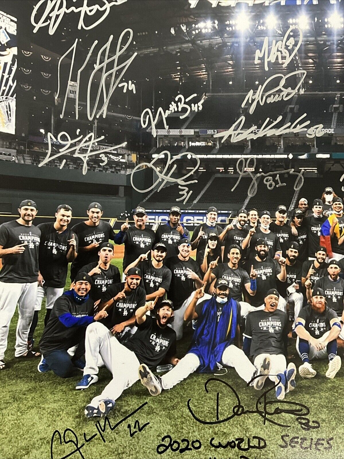 DODGERS 2020 WORLD SERIES FULL TEAM SIGNED 20X24 PHOTO 30 AUTOS PSA 9A48076