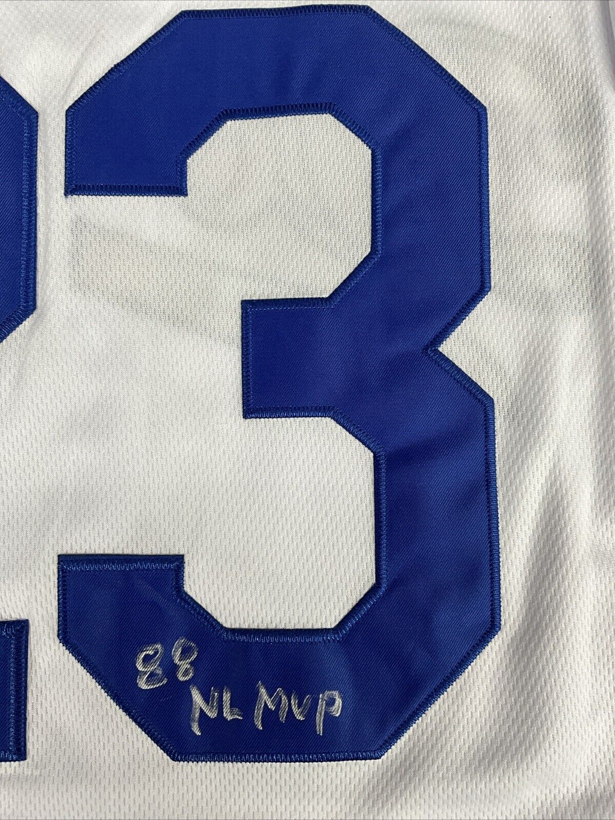 KIRK GIBSON SIGNED DODGERS 88 WORLD SERIES JERSEY "88 NL MVP" INSC BAS WN40760