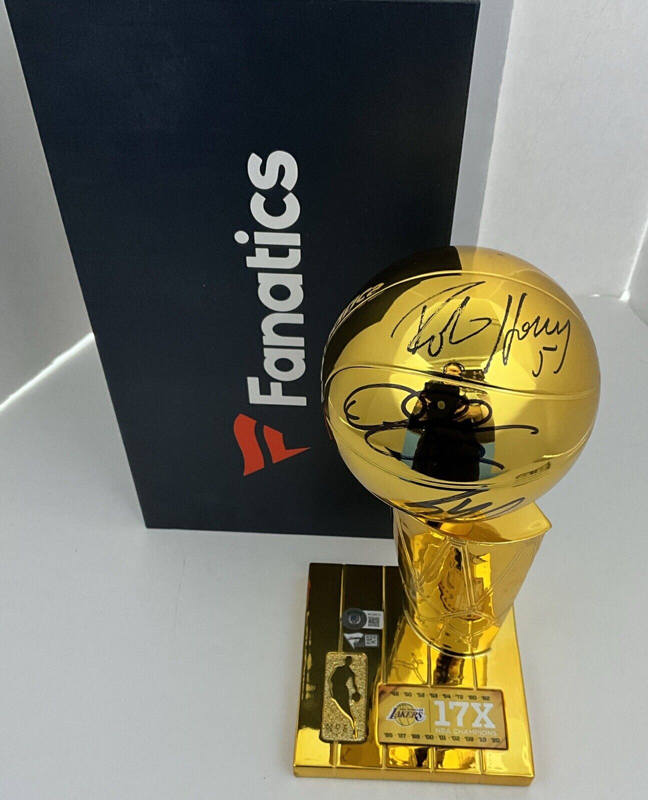 SHAQUILLE O'NEAL DEREK FISHER ROBERT HORRY SIGNED 12" LAKERS TROPHY BAS W128473