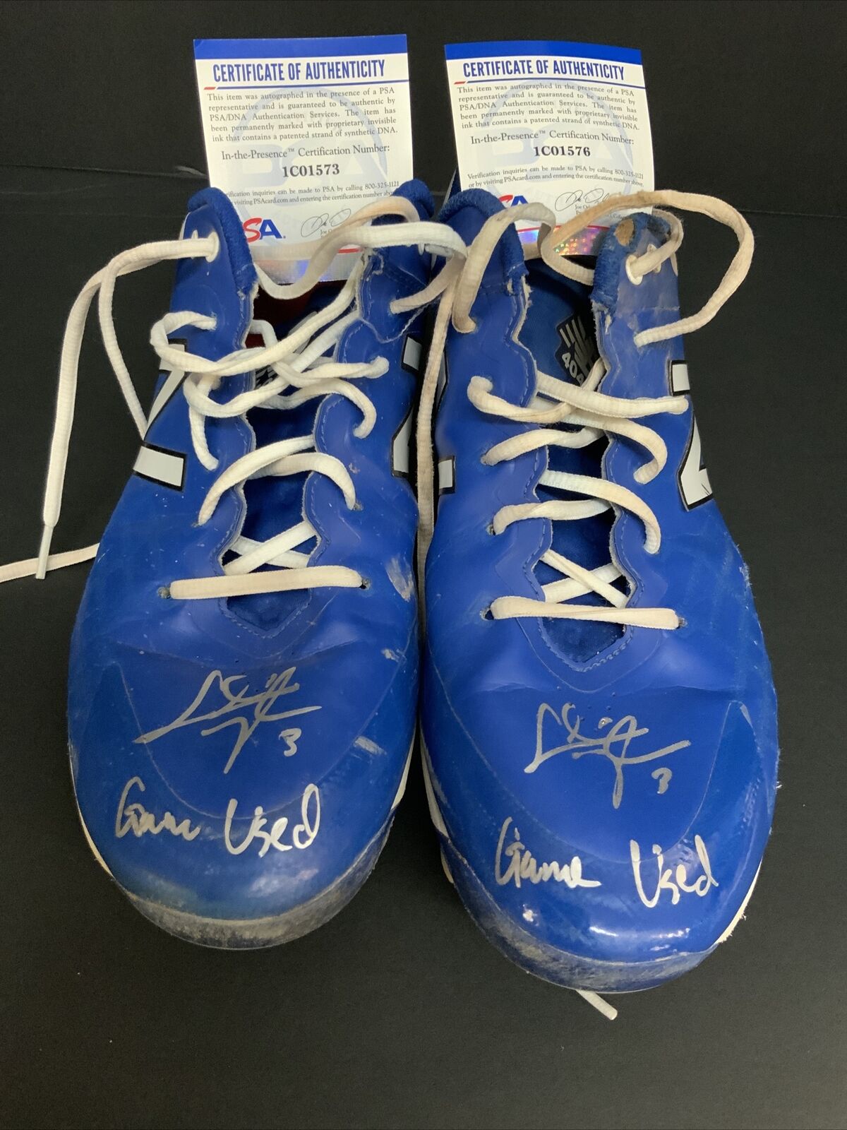 CHRIS TAYLOR  DODGERS SIGNED GAME USED CLEATS PSA WITNESS COA 1C01573/76