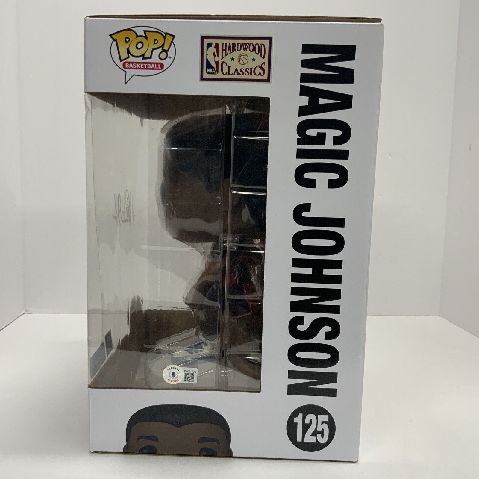 MAGIC JOHNSON SIGNED USA #125 10-INCH JUMBO WALMART EX FUNKO POP BAS WY61739