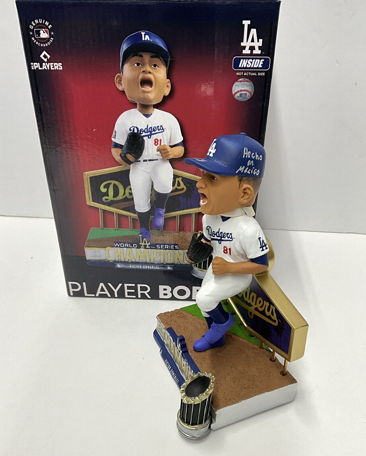 VICTOR GONZALEZ DODGERS SIGNED WS FOCO BOBBLEHEAD "HECHO EN MEXICO" PSA 2C88328