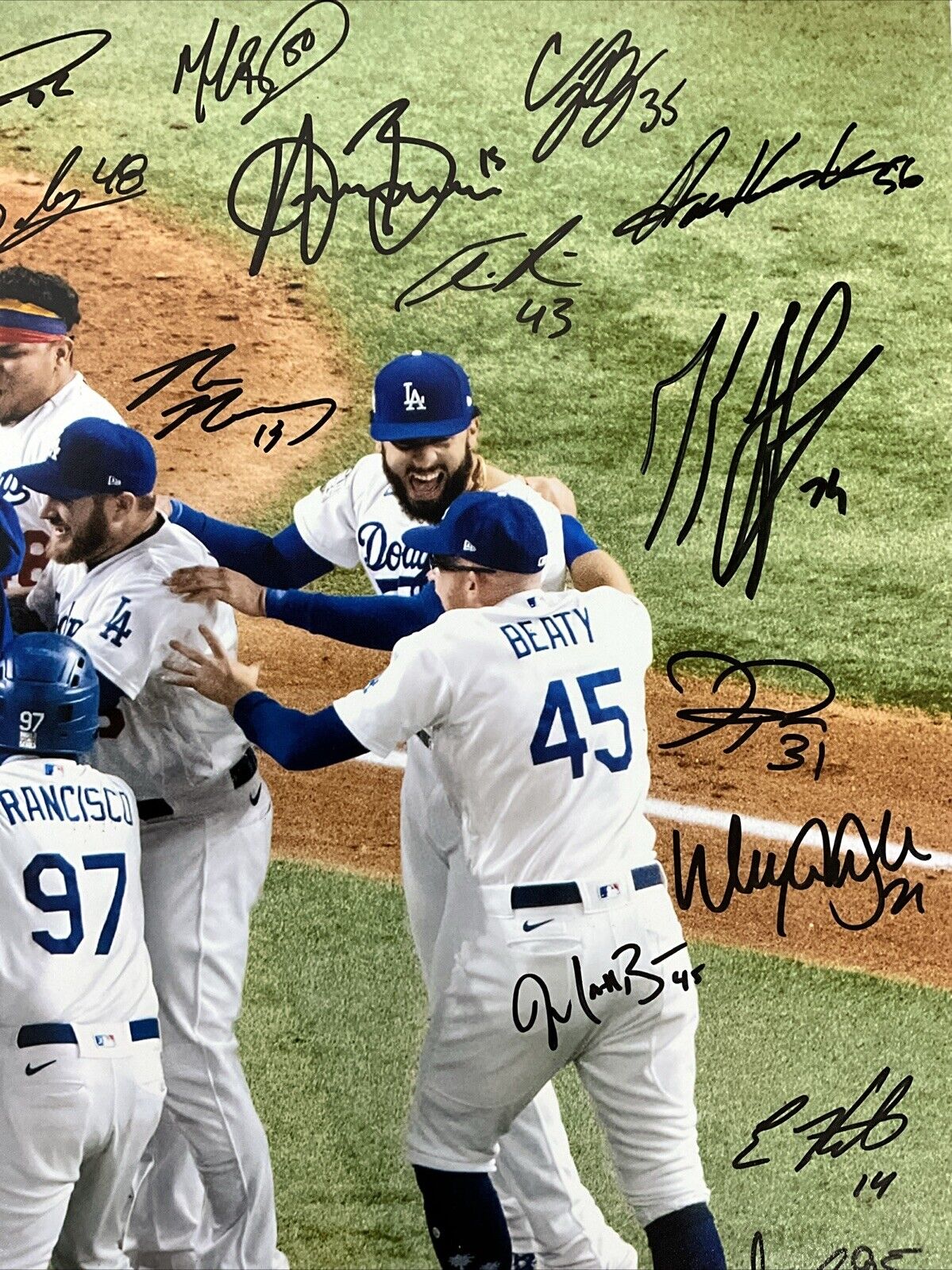 DODGERS 2020 WORLD SERIES FULL TEAM SIGNED 16X20 PHOTO 29 AUTOS PSA 9A48073