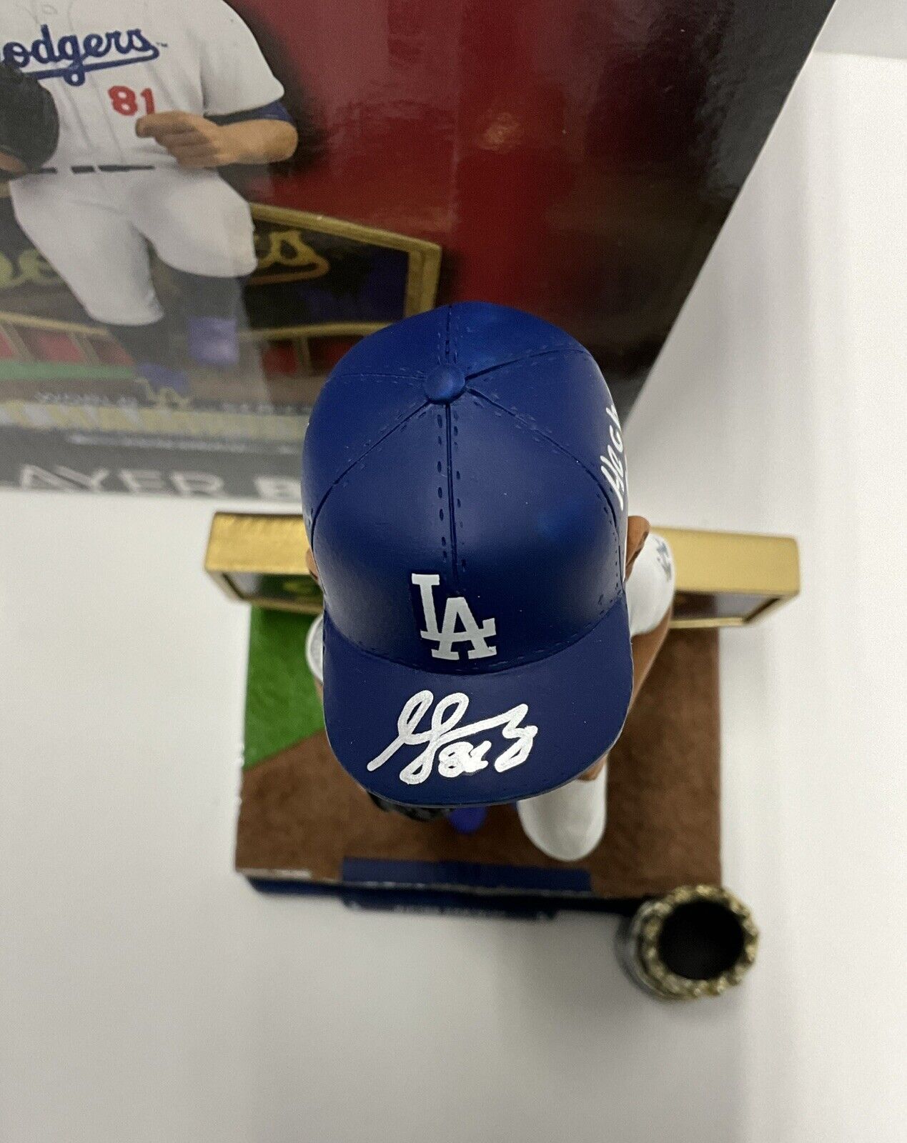 VICTOR GONZALEZ DODGERS SIGNED WS FOCO BOBBLEHEAD "HECHO EN MEXICO" PSA 2C88328