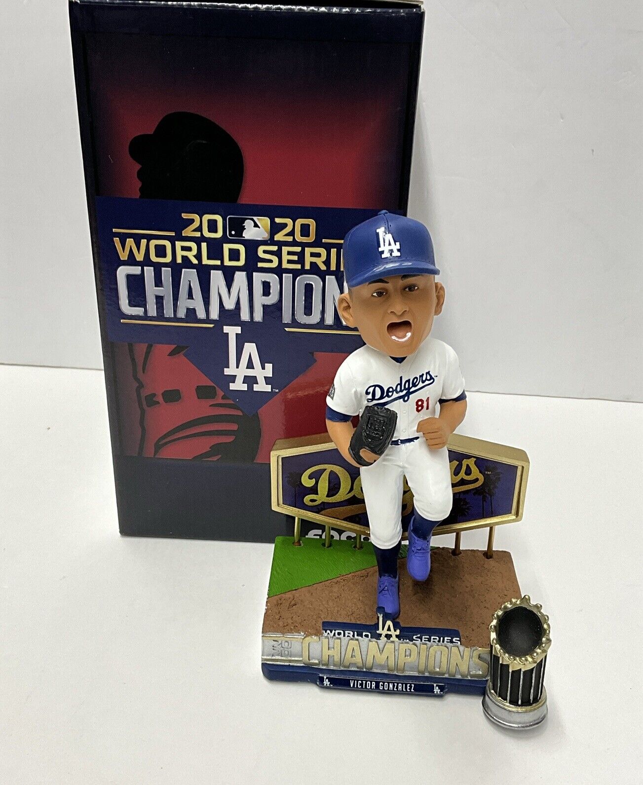 VICTOR GONZALEZ DODGERS SIGNED WS FOCO BOBBLEHEAD "HECHO EN MEXICO" PSA 2C88328