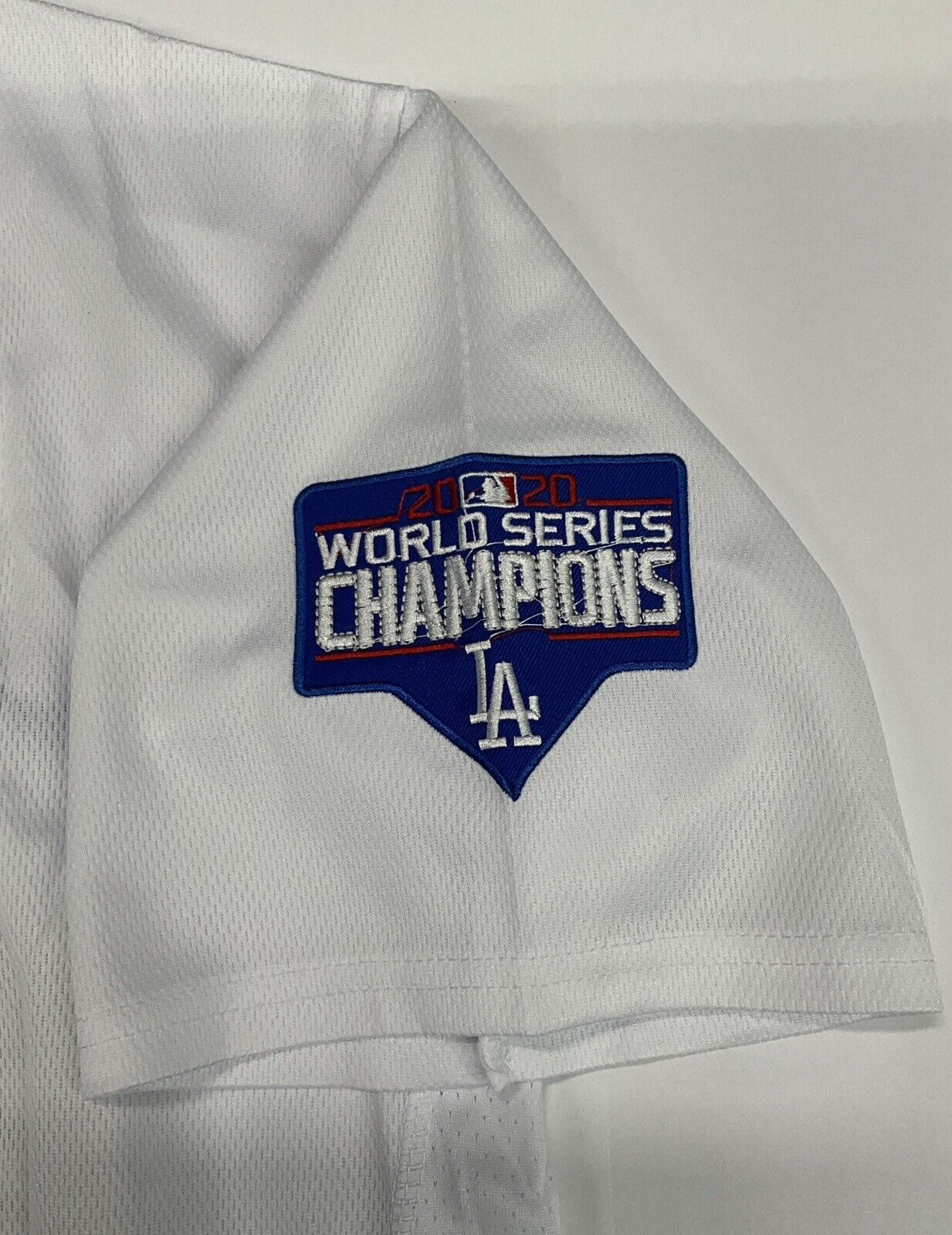 AUSTIN BARNES SIGNED 2020 CHAMPIONS JERSEY "2020 WS CHAMPS LAST OUT" PSA 2C59531