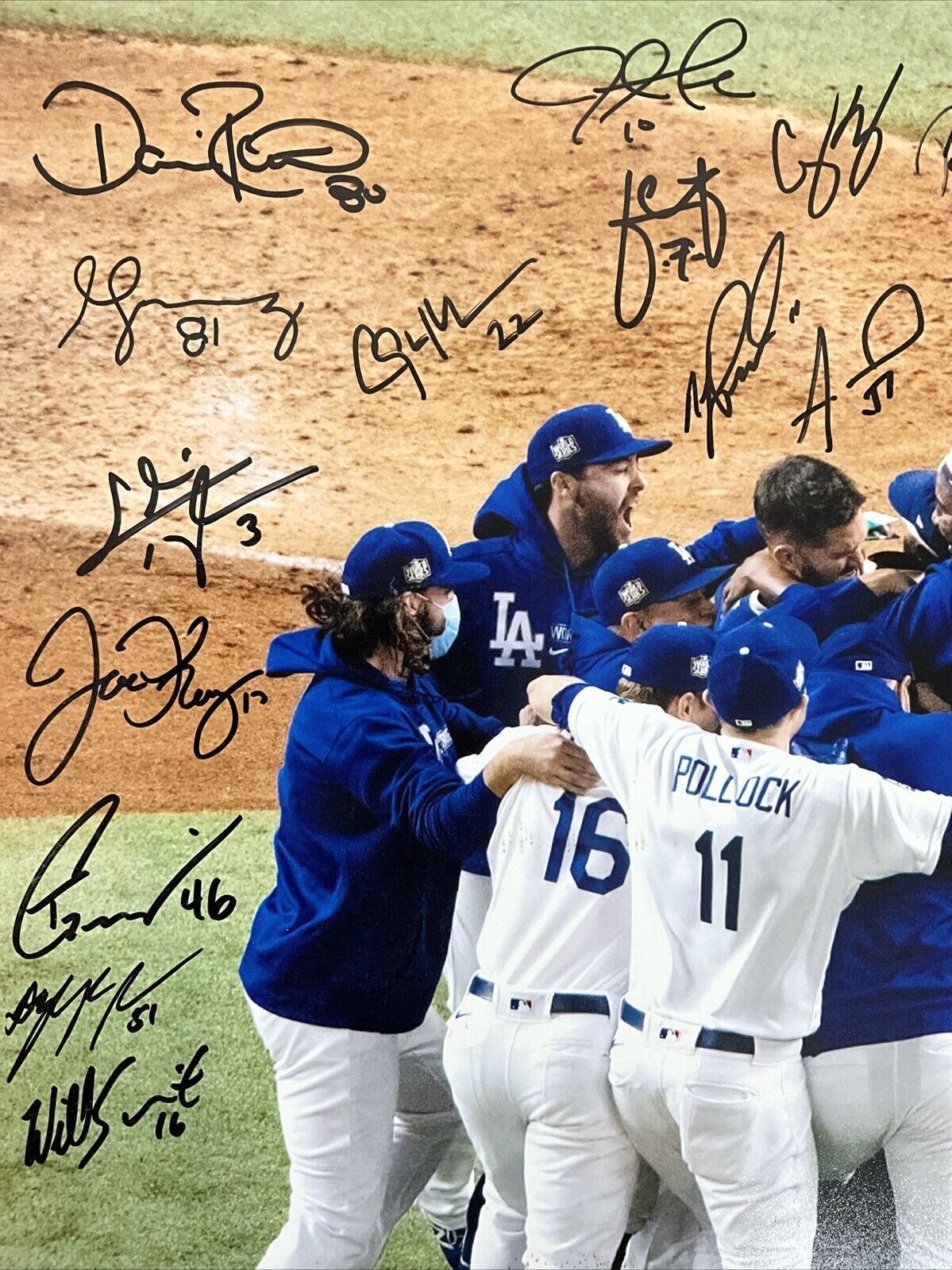 DODGERS 2020 WORLD SERIES FULL TEAM SIGNED 16X20 PHOTO 29 AUTOS PSA 9A48073