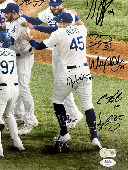 DODGERS 2020 WORLD SERIES FULL TEAM SIGNED 16X20 PHOTO 29 AUTOS PSA 9A48073