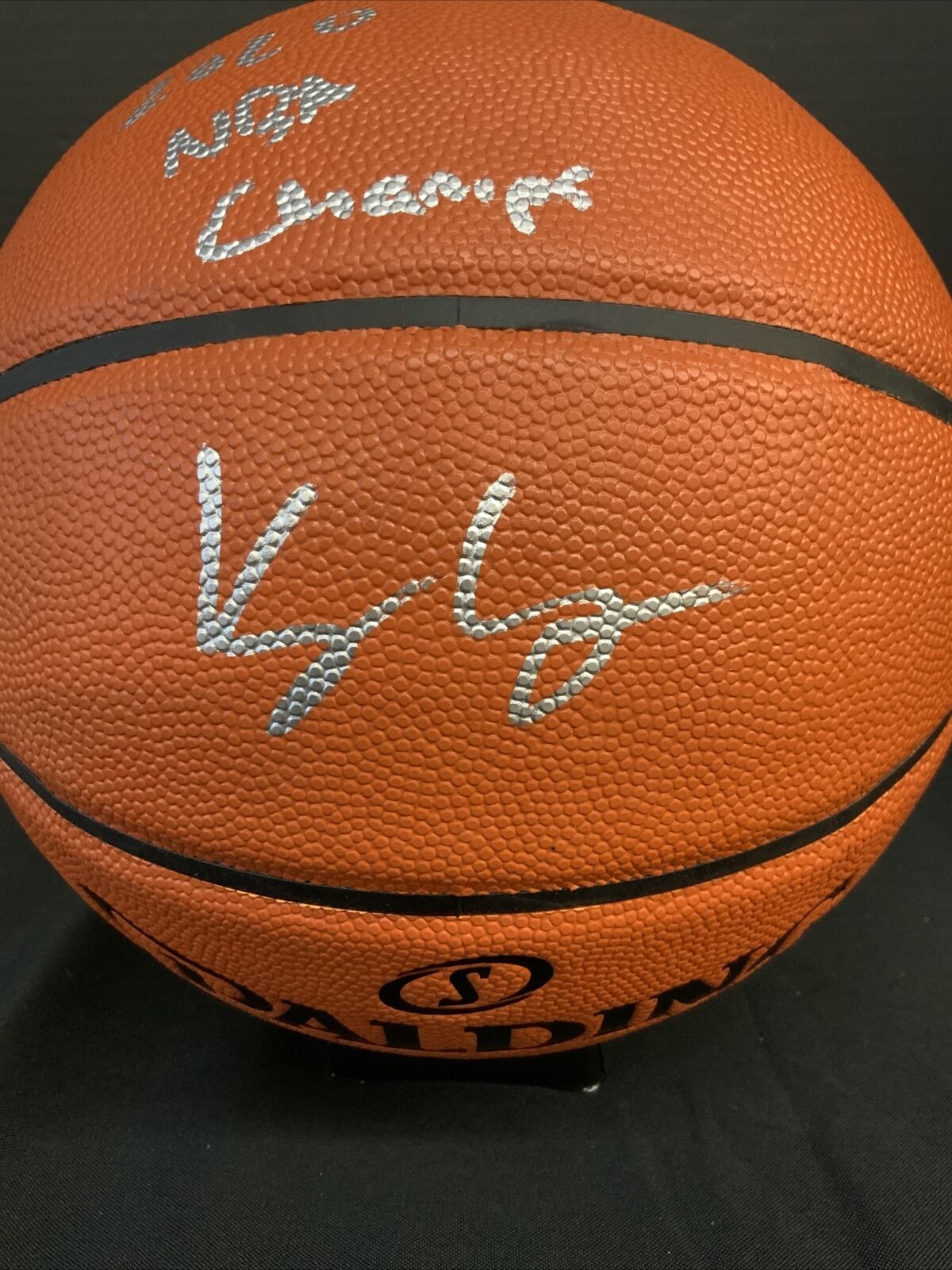 LAKERS KYLE KUZMA SIGNED SPALDING BASKETBALL "2020 NBA CHAMPS" PSA AI74993