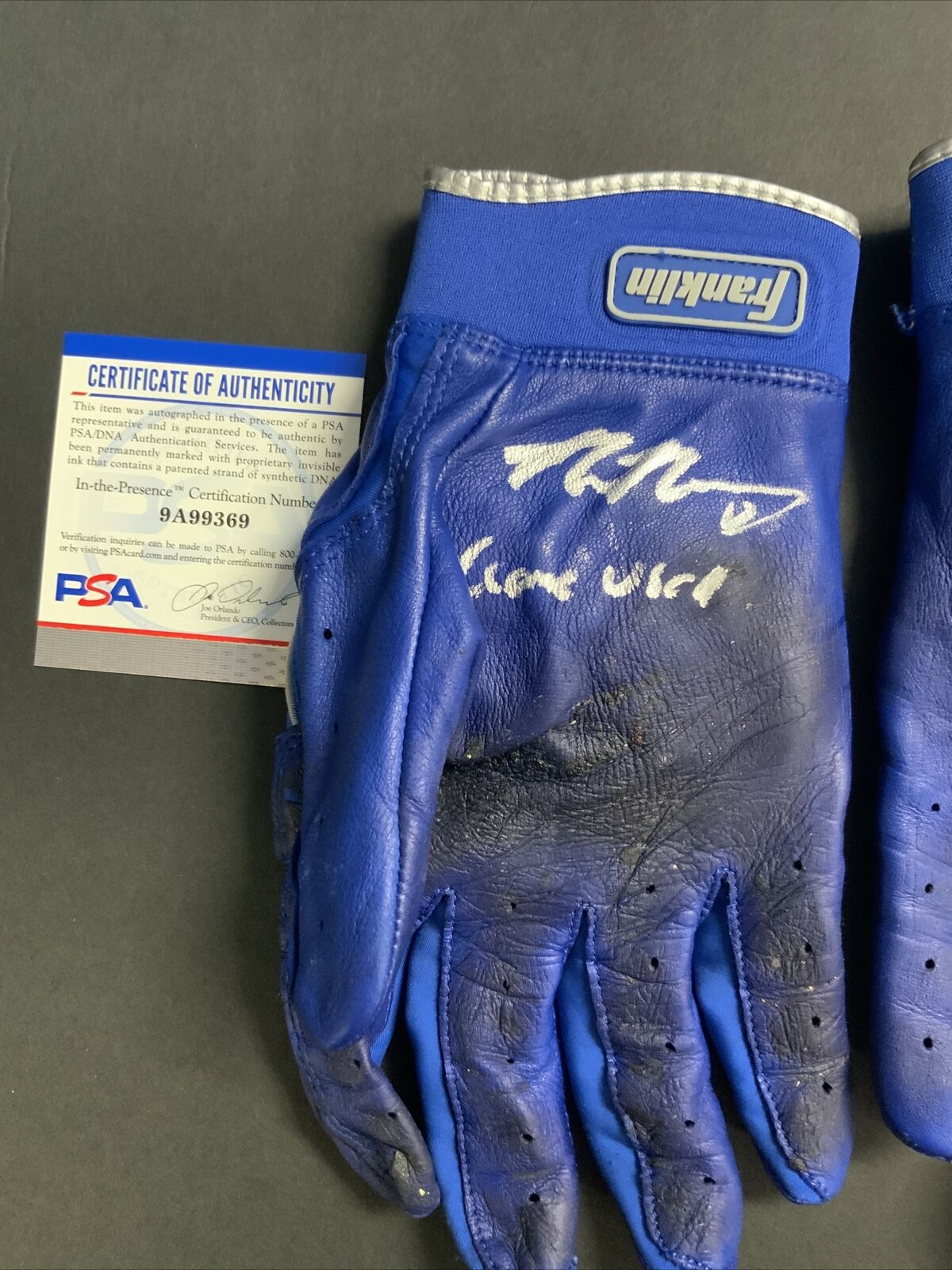 MAX MUNCY DODGERS SIGNED GAME USED BATTING GLOVES PSA WITNESS COA  9A99369/68